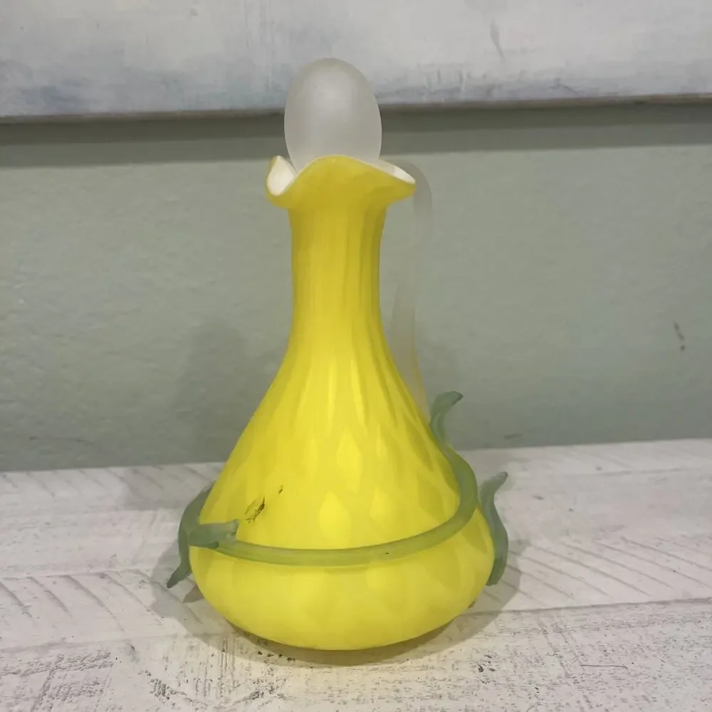 Fenton Burmese Yellow Cased Glass Diamond Pattern w/ Leaves – Damaged ‼️
